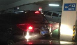 奔驰停车场爆料视频,揭露惊人真相！